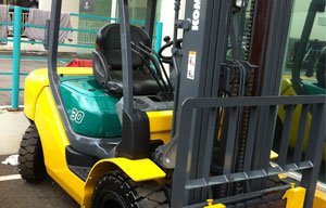Reconditioned Komatsu FD30-16 forklift for sale in Singapore